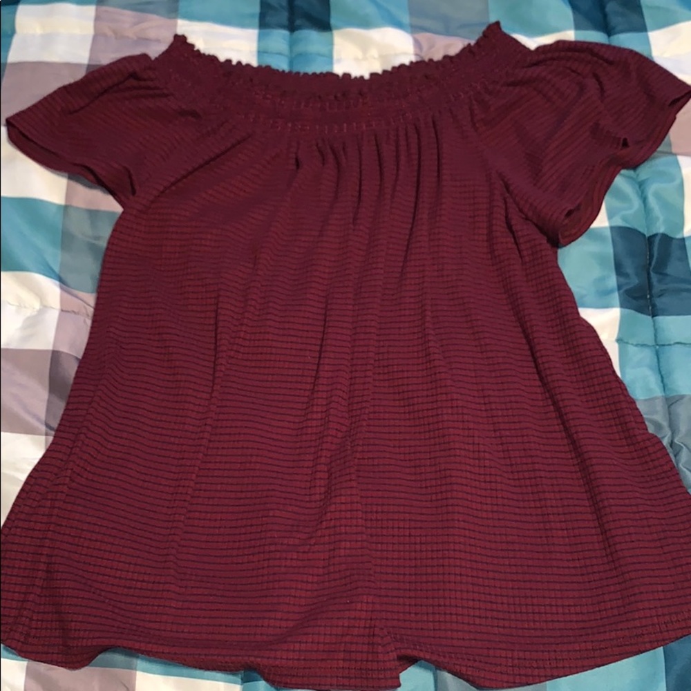 Off shoulder shirt dark red
